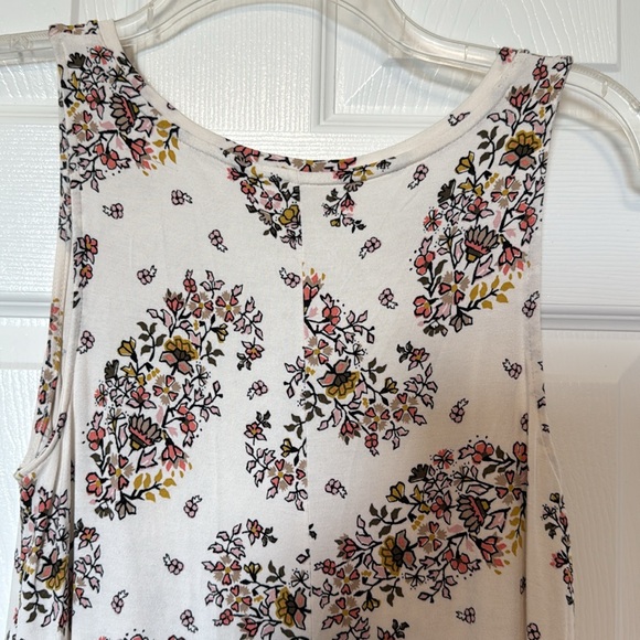 LIKE NEW Old Navy Floral Tank- Size S - Picture 5 of 10